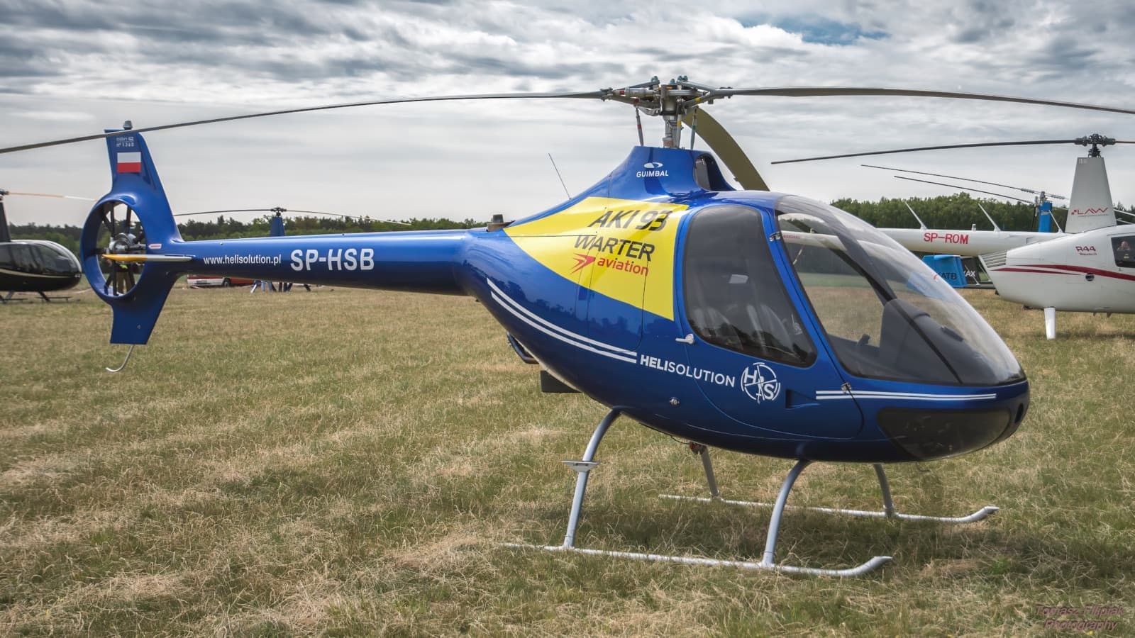 Guimbal Cabri G2 in den Farben von Heli Solution auf dem Flugplatz